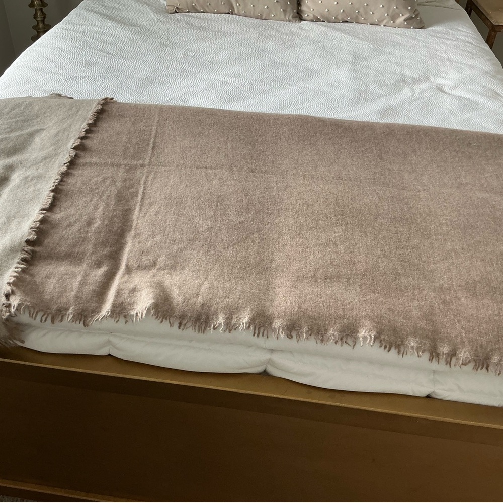 ALICE WALK LIKE NEW TAUPE CASHMERE SHAWL